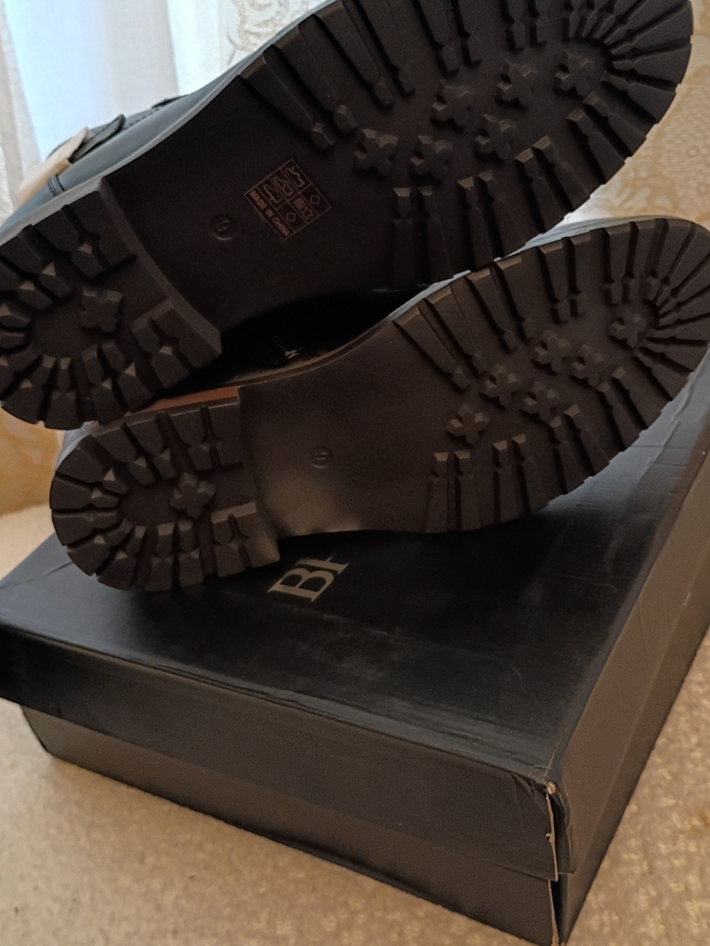 Men's Black Lug-Sole Boots - Comfortable All-Weather Design